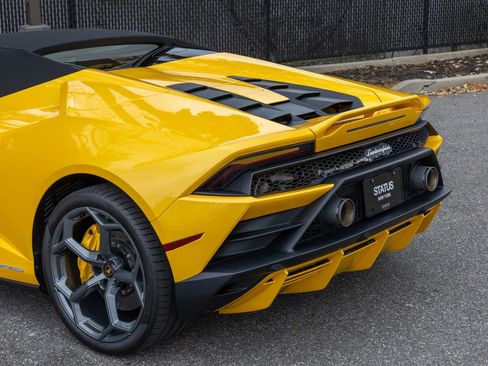 Used 2024 Lamborghini Huracan EVO image 38