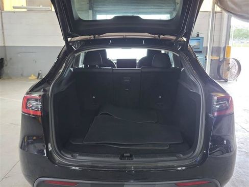 Used 2023 Tesla Model Y Performance AWD/4WD image 8