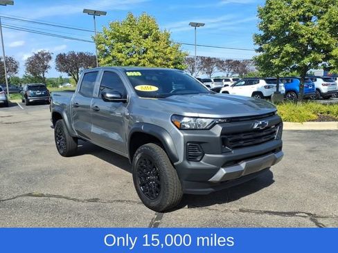 Used 2023 Chevrolet Colorado Trail Boss w/ Advanced Trailering Package AWD/4WD image 3