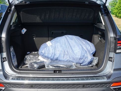 New 2025 Volkswagen Taos SEL image 5