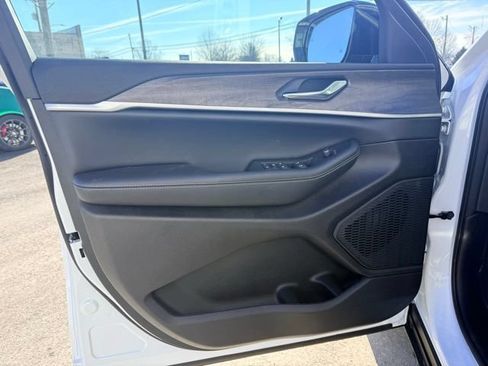 New 2026 Jeep Grand Cherokee Altitude AWD/4WD image 12