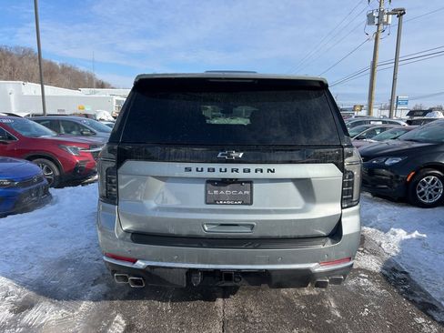 Used 2025 Chevrolet Suburban High Country image 4