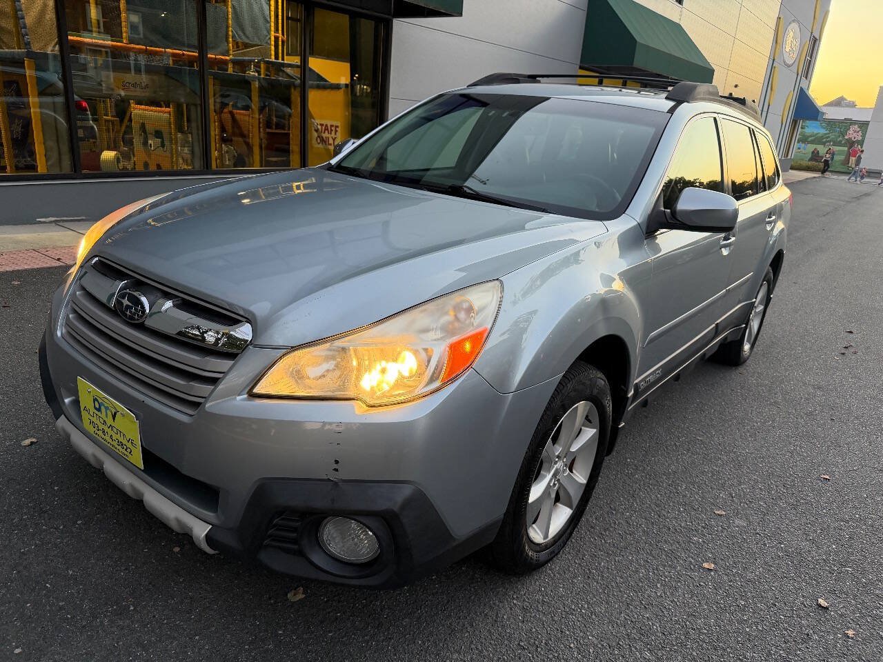 Used 2013 Subaru Outback 2.5i Limited w/ Popular Pkg 3 AWD/4WD image 2
