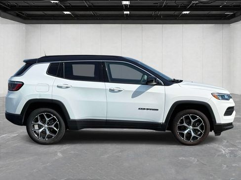 Used 2024 Jeep Compass Limited AWD/4WD image 4