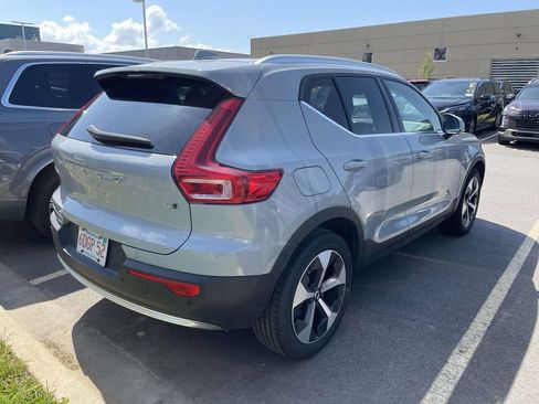 Used 2025 Volvo XC40 B5 Plus AWD/4WD image 4
