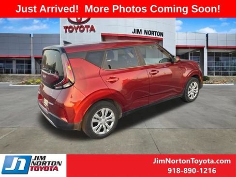 Used 2023 Kia Soul LX FWD image 3
