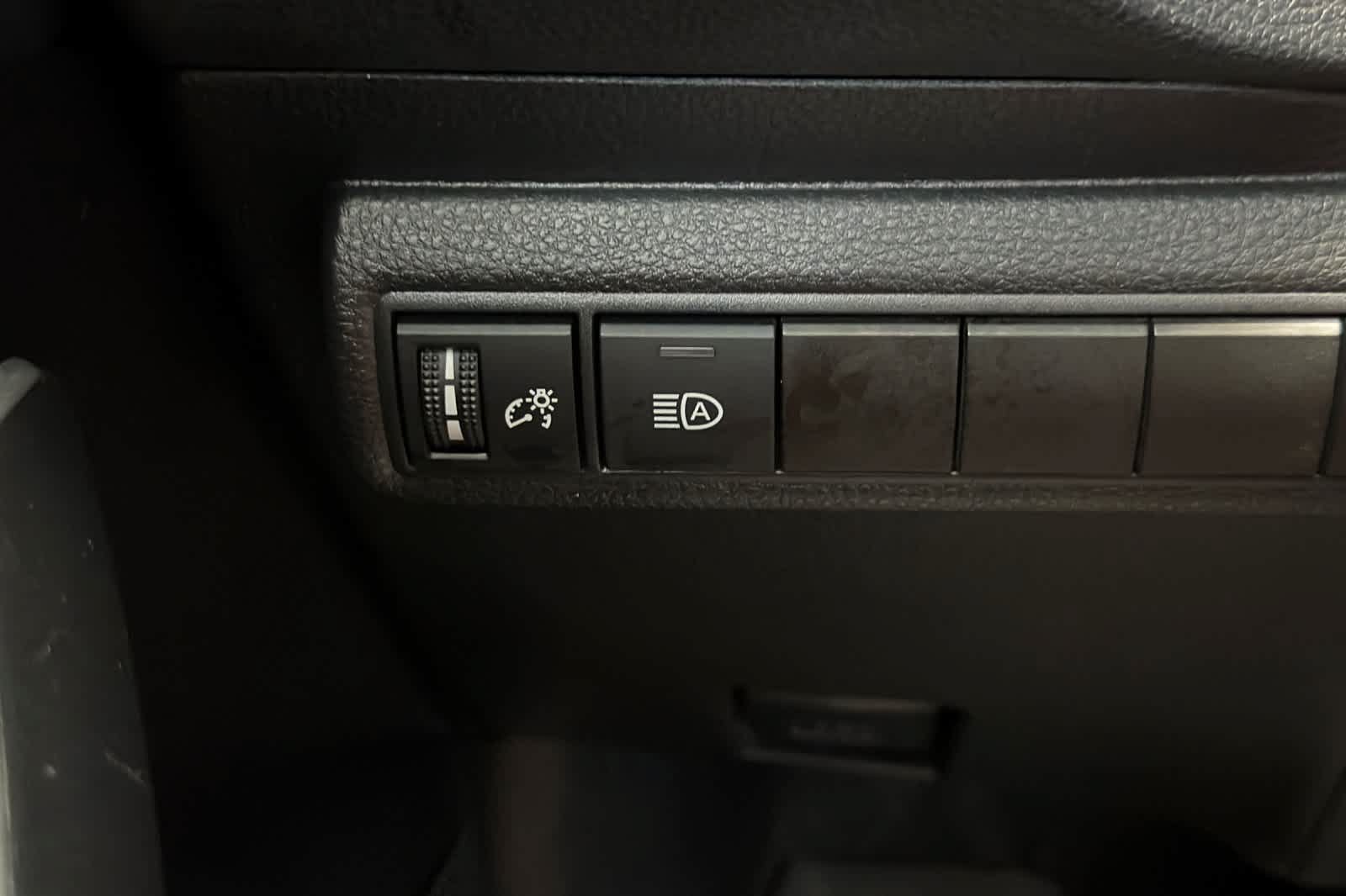 Used 2021 Toyota Corolla SE w/ SE Premium Package FWD image 28