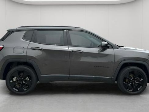 Used 2019 Jeep Compass Latitude AWD/4WD image 3