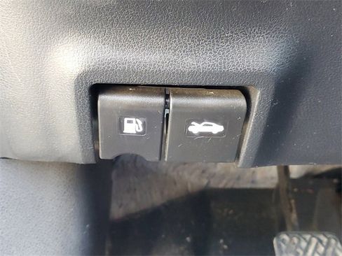 Used 2013 Nissan Juke SV image 15