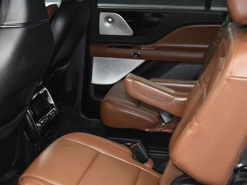 Certified 2023 Lincoln Aviator Reserve w/ Equipment Group 201A image 11