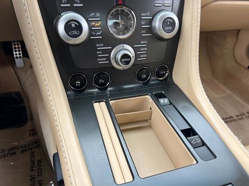 Used 2009 Aston Martin V8 Vantage Roadster RWD image 50