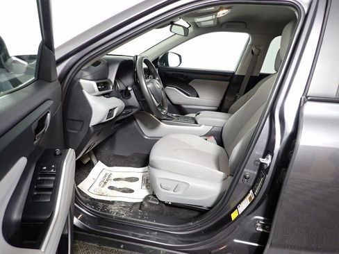 Used 2023 Toyota Highlander L FWD image 20