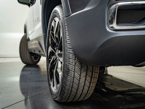 Used 2024 Volkswagen Taos SE image 40