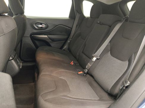 Used 2021 Jeep Cherokee Latitude FWD image 18