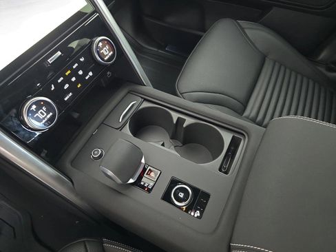 New 2025 Land Rover Discovery Dynamic SE AWD/4WD image 24