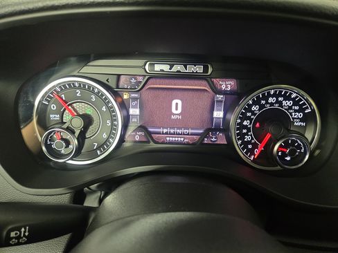 Used 2022 RAM 1500 Laramie AWD/4WD image 17
