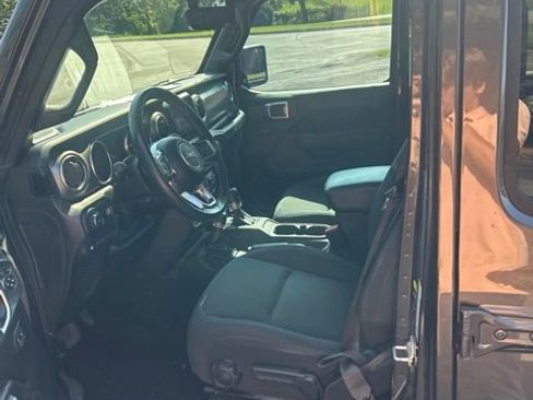 Used 2023 Jeep Wrangler Unlimited Rubicon 4xe w/ Cold Weather Group AWD/4WD image 13
