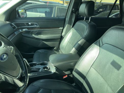 Used 2017 Ford Explorer Limited FWD image 9