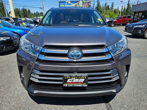 Used 2017 Toyota Highlander Limited Platinum AWD/4WD image 2