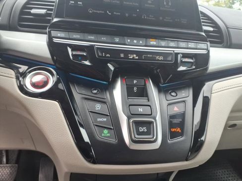 Used 2025 Honda Odyssey Touring image 13