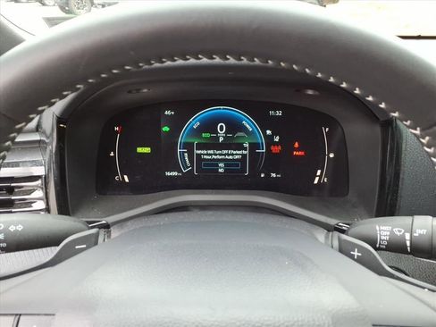 Used 2025 Toyota Camry SE image 17