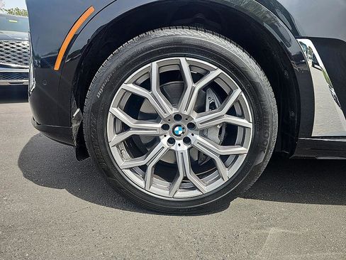 Used 2025 BMW X7 xDrive40i w/ Premium Package AWD/4WD image 9