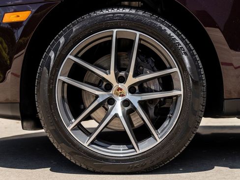 Certified 2023 Porsche Macan AWD/4WD image 16