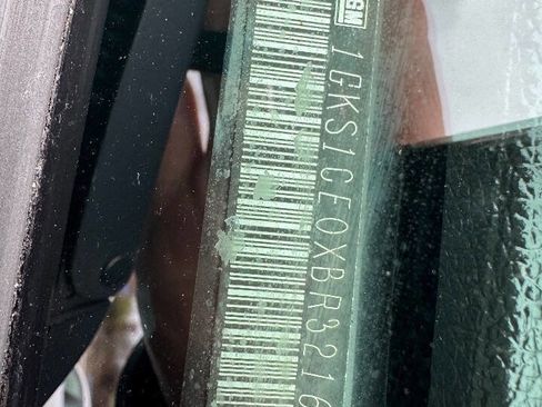 Used 2011 GMC Yukon SLT w/ SLT-2 Equipment Package image 21