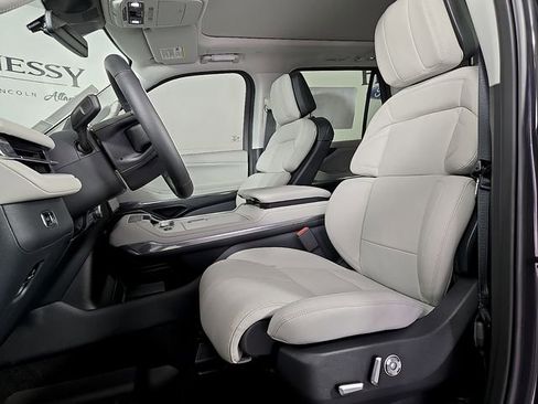 New 2025 Lincoln Navigator L Reserve AWD/4WD image 13