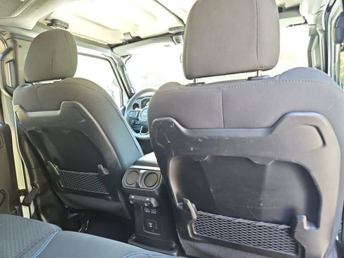 Used 2024 Jeep Wrangler Unlimited Rubicon 4xe AWD/4WD image 18