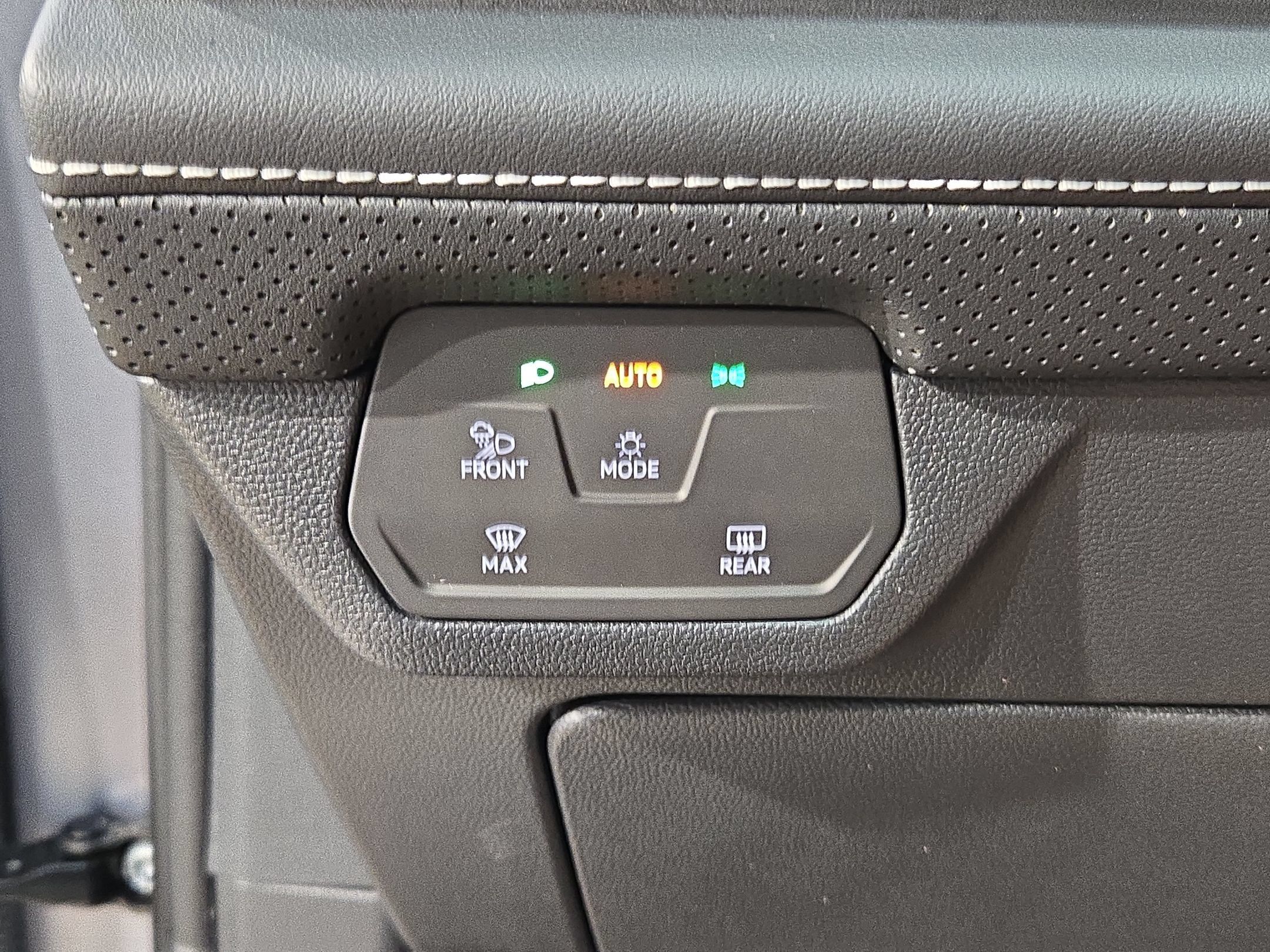 Used 2024 Volkswagen Atlas SE FWD image 25