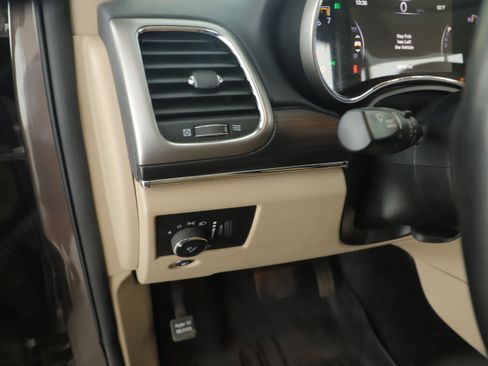 Used 2019 Jeep Grand Cherokee Limited image 10