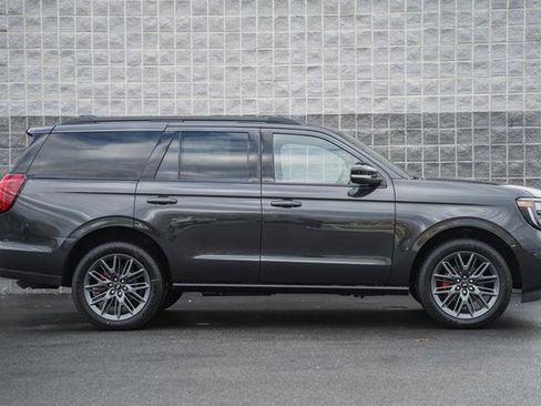 New 2025 Ford Expedition Platinum w/ Stealth Performance Package image 4