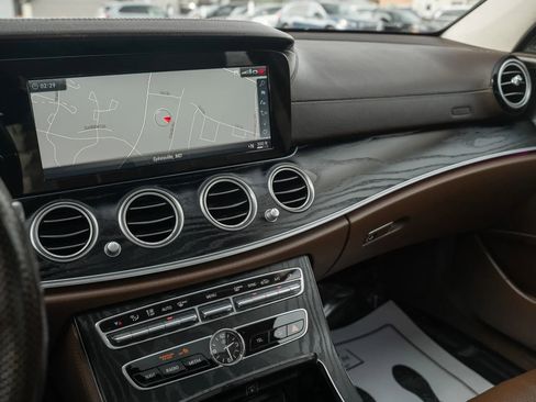 Used 2018 Mercedes-Benz E 300 E 300 4MATIC Sedan 4D w/ Premium 1 Package image 26