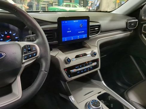 Used 2023 Ford Explorer XLT w/ Equipment Group 202A AWD/4WD image 14