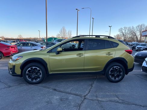 Used 2022 Subaru Crosstrek 2.0i Premium image 3