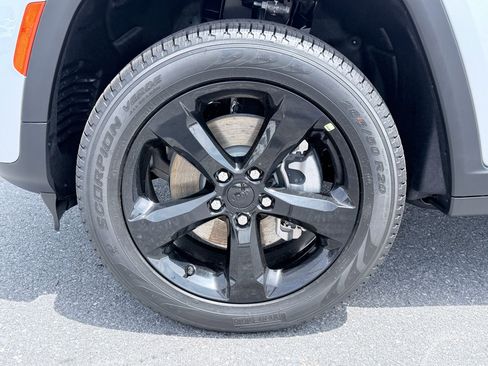 New 2026 Jeep Grand Cherokee L Limited RWD image 37
