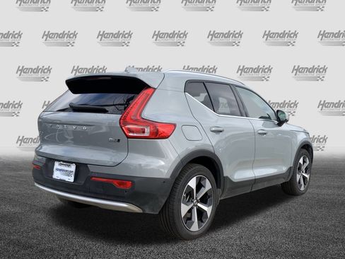 Used 2025 Volvo XC40 B5 Plus image 10