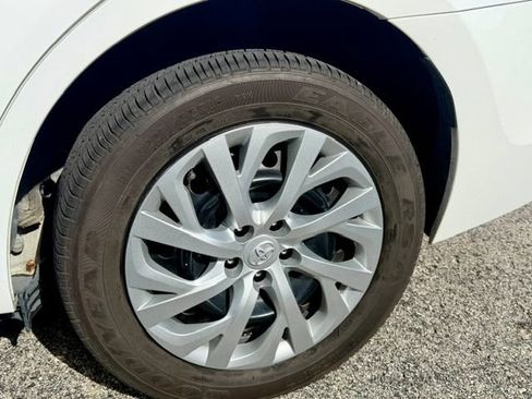 Used 2018 Toyota Corolla LE FWD image 4