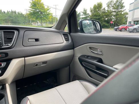 Used 2017 Kia Sedona LX w/ LX Essentials Premium Package FWD image 54