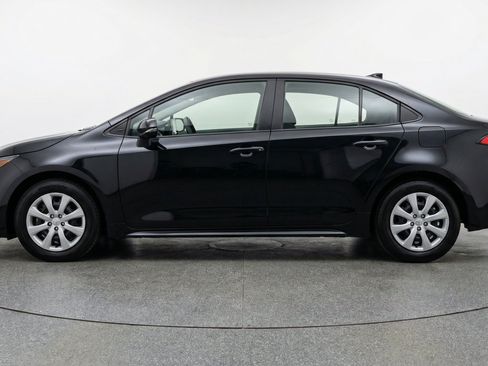 Used 2025 Toyota Corolla LE FWD image 5