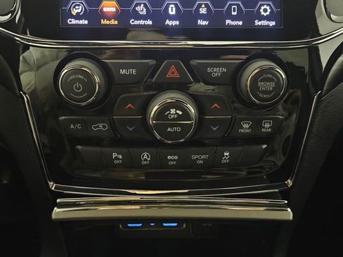 Used 2020 Jeep Grand Cherokee Altitude image 17