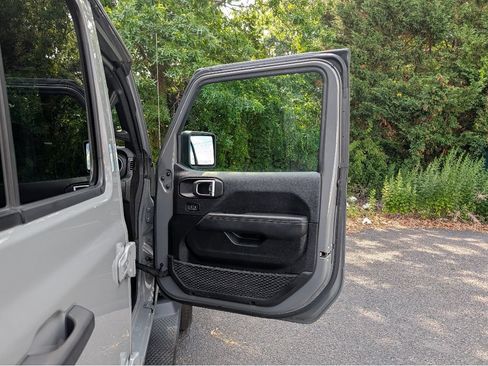 Used 2023 Jeep Wrangler Unlimited Sahara w/ Cold Weather Group AWD/4WD image 15