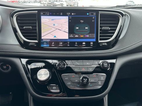 New 2026 Chrysler Pacifica Limited image 30