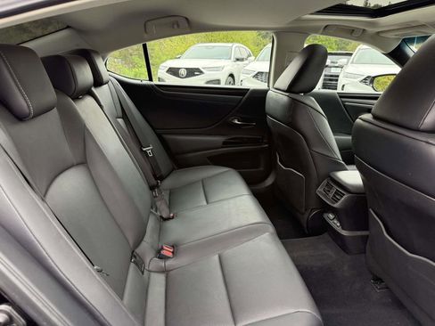 Used 2024 Lexus ES 350 w/ Premium Package FWD image 16