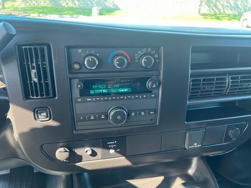 Used 2024 Chevrolet Express 2500 w/ Driver Convenience Package RWD image 31