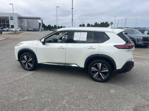 Used 2023 Nissan Rogue SL w/ SL Premium Package FWD image 4