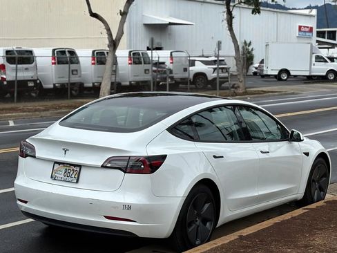 Used 2023 Tesla Model 3 Standard Range image 5