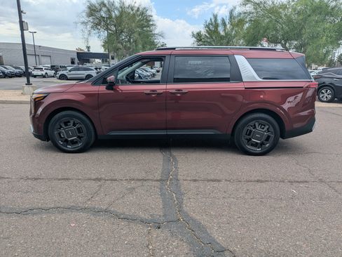 Used 2025 Kia Carnival EX image 5