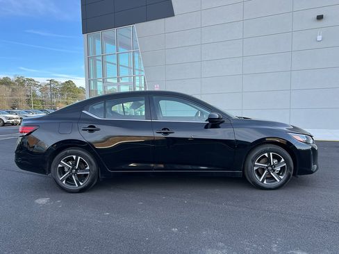 Used 2025 Nissan Sentra SV image 6